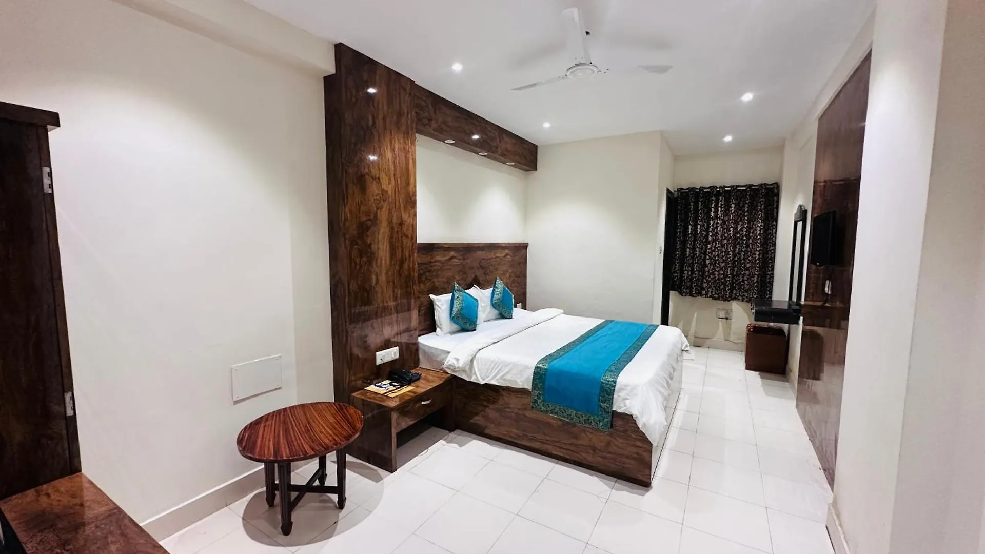 Hotel Ok International Varanasi 5*,  India