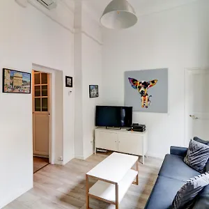 https://lovely-cosy-flat-in-nice-old-town.fr-provencehotel.com